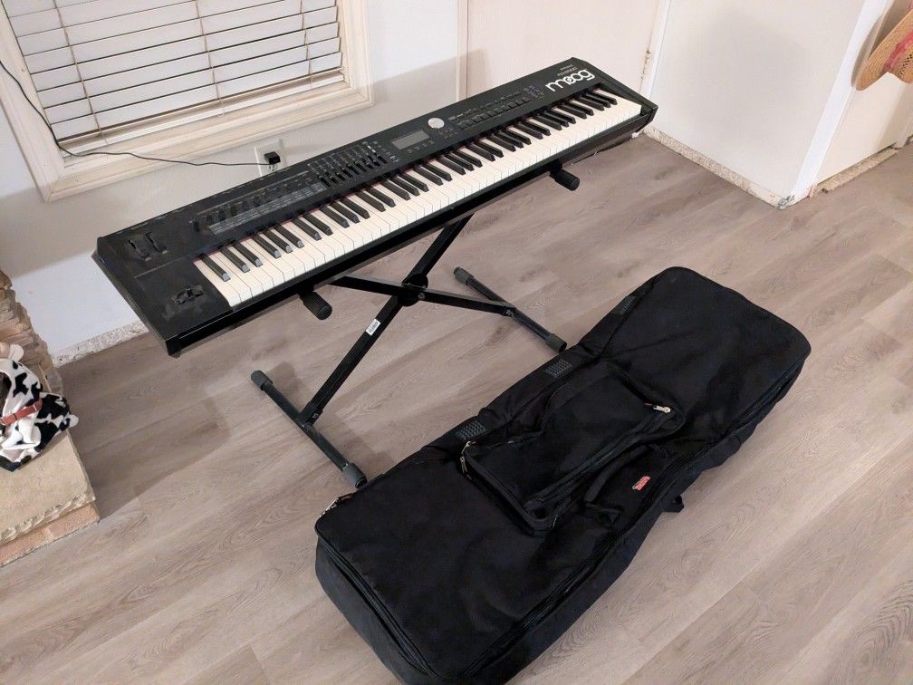 Roland RD2000 Stage Piano W/ Gig Bag, Stand and Sustain Pedal