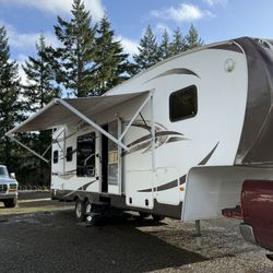 2013 fifth wheel trailer 