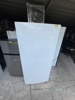 Frigidaire 20.0 CuFt Automatic Defrost Upright Freezer in White with EvenTemp Cooling