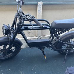 Revv 1 Moped Style Electric Bike 