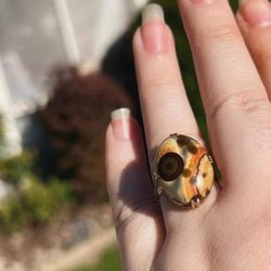 Vintage solid 10k gold ring with large natural agate stone