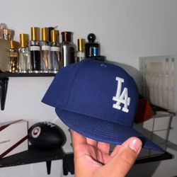 LA FITTED 7 1/2 *excellent condition*