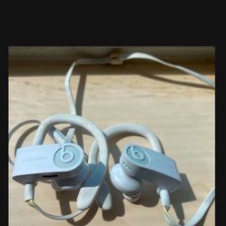 POWERBEATS WIRELESS EARBUDS