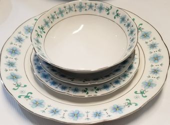 White with blue floral pattern - China set