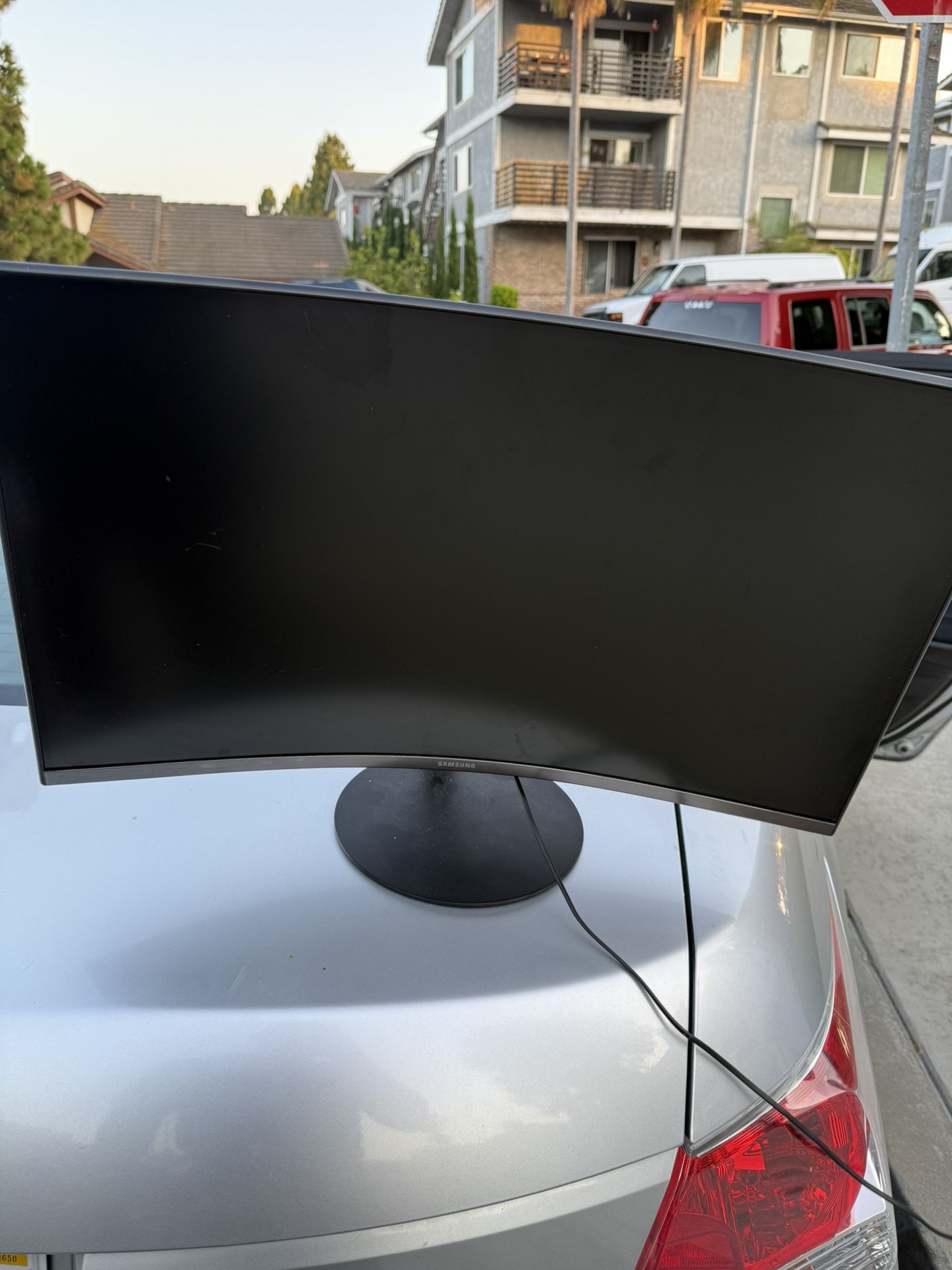 27 in 75 hz, amd freesync, curved gaming monitor with built in speakers
