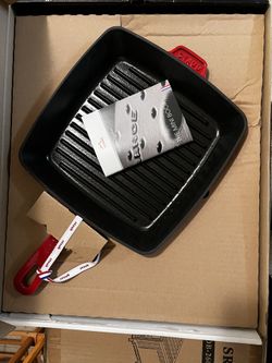 Staub 10-inch Cast Iron Square Pan 