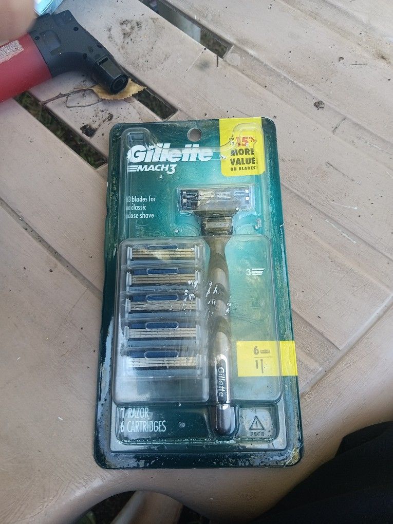 Gillette Mach 3 Razor + 5 Refiil