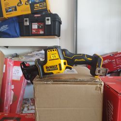 DeWalt 20 V Max Brushless Compact Reciprocating Saw 