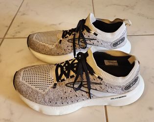 Brooks Glycerin StealthFit 20 sneakers featuring a sleek design with a nitrogen-infused DNA LOFT v3 midsole for a cushioned landing.