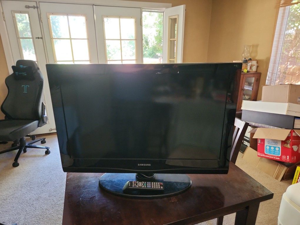32" 720p Samsung TV