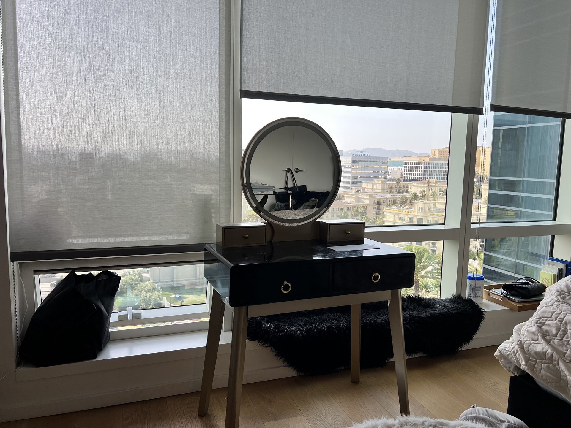 Vanity desk W/ LED Mirror