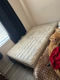 QUEEN MATTRESS FREE