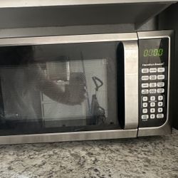 Selling Microwave 