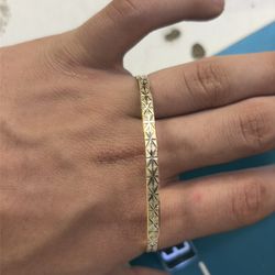 14kt bangle