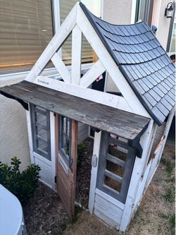 Free outdoor playhouse
