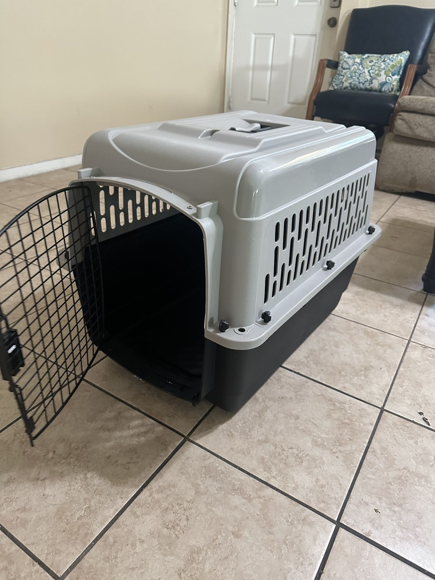 Dog crate