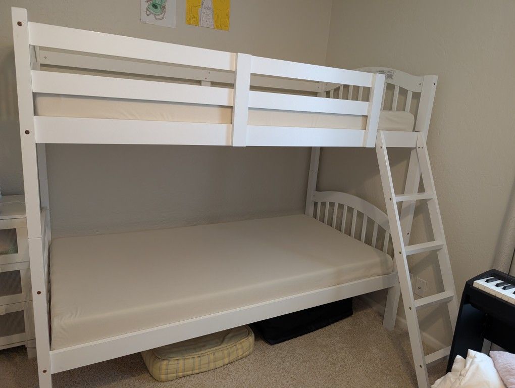 Twin Bunk beds In White