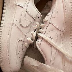 Air force 1s , boys 6 , white .