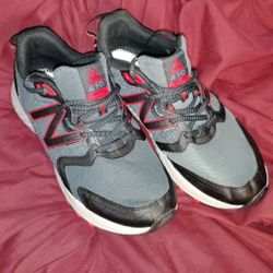 Excellent Condition NEW BALANCE  Trail 410  Gray, Black and Red  Size 11