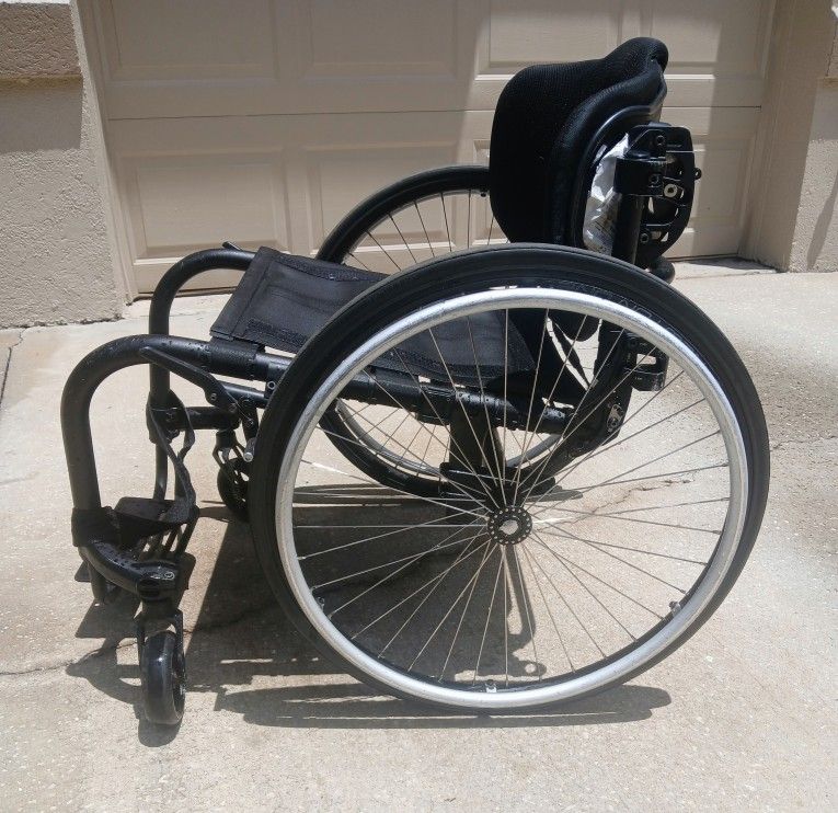 20" Manual Wheelchair