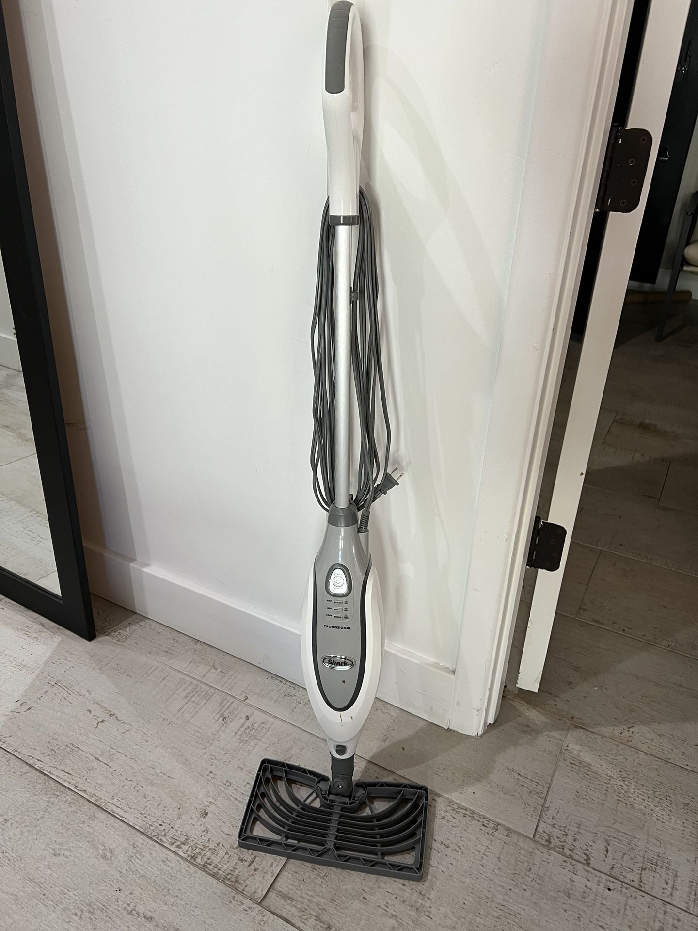 Shark Professional Steam Pocket Mop- Like New