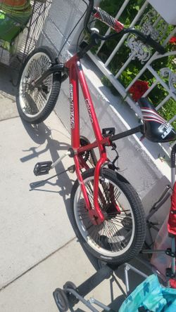 SCHWINN KIDS BIKE