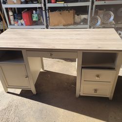 DESK IN GOOD CONDITION, GREAT FOR HOME OFFICE OR ANY BUSINESS.  MEASUREMENTS ARE 60x24x30. $60.00 OR BEST OFFER. LOCAL PICK UP ONLY. 