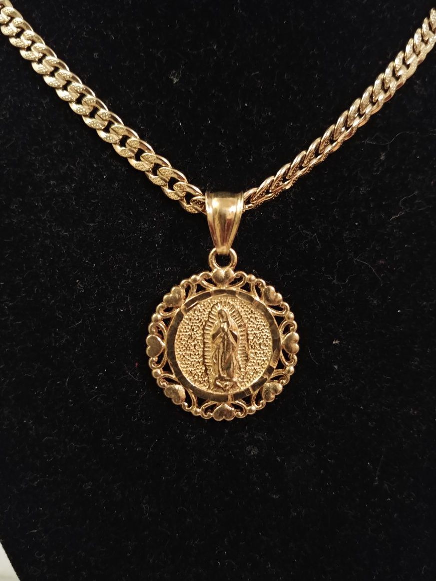 18 k gold plated chain - with medallion