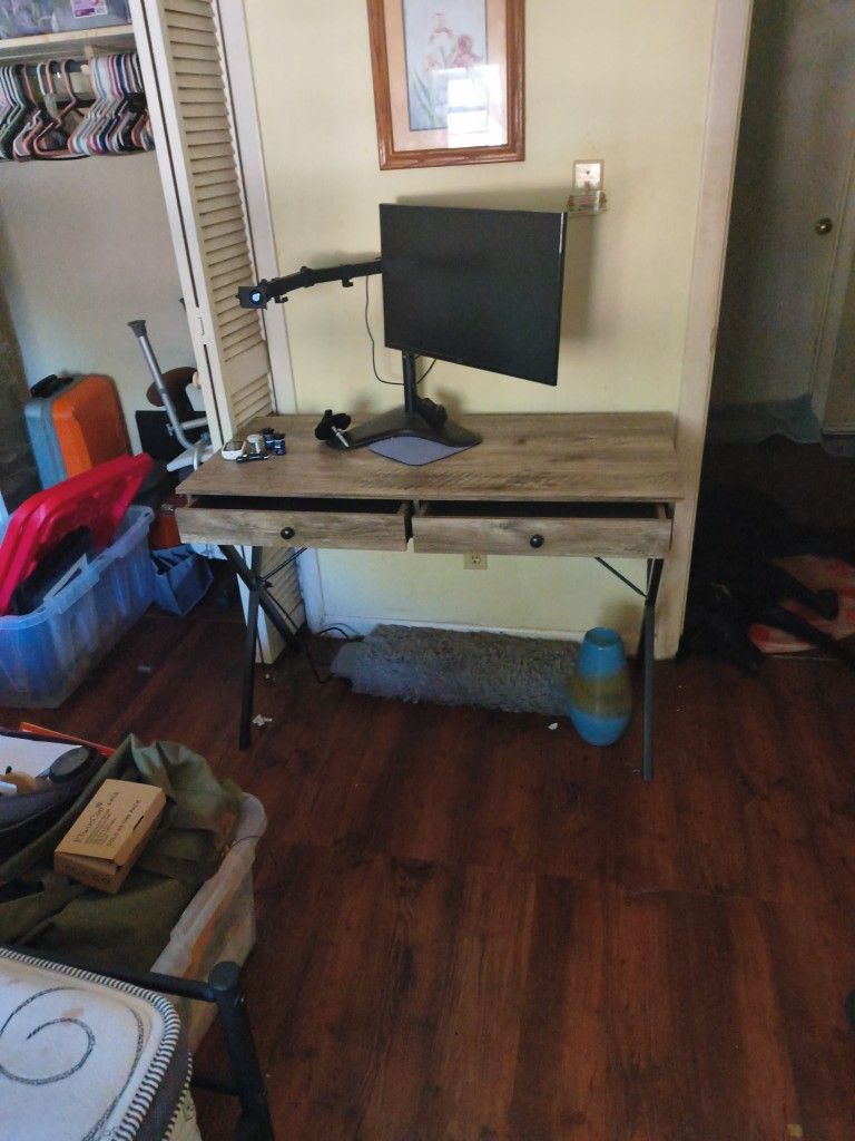 Computer/Work Desk With Drawers 