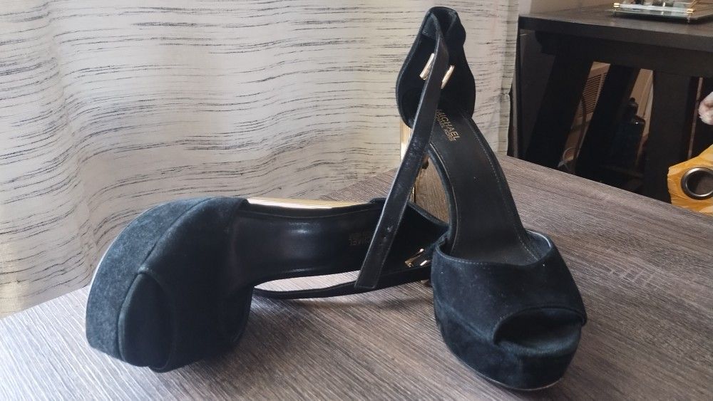 Black Heels: Size 8 1/2