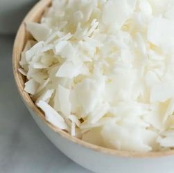 Golden Wax 415 Soy Wax Flakes – 1.86 lb (29.8 oz)  Golden Wax 415 is a 100% natural soy wax made from hydrogenated soybean oil.   It comes in clean wh