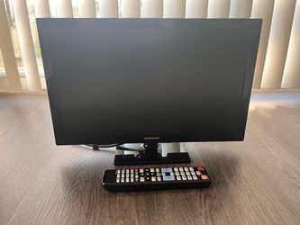 Samsung 19” LED TV w/ Remote - Works Great