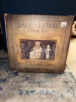 Isle of Lewis Deluxe Replica Chess Set