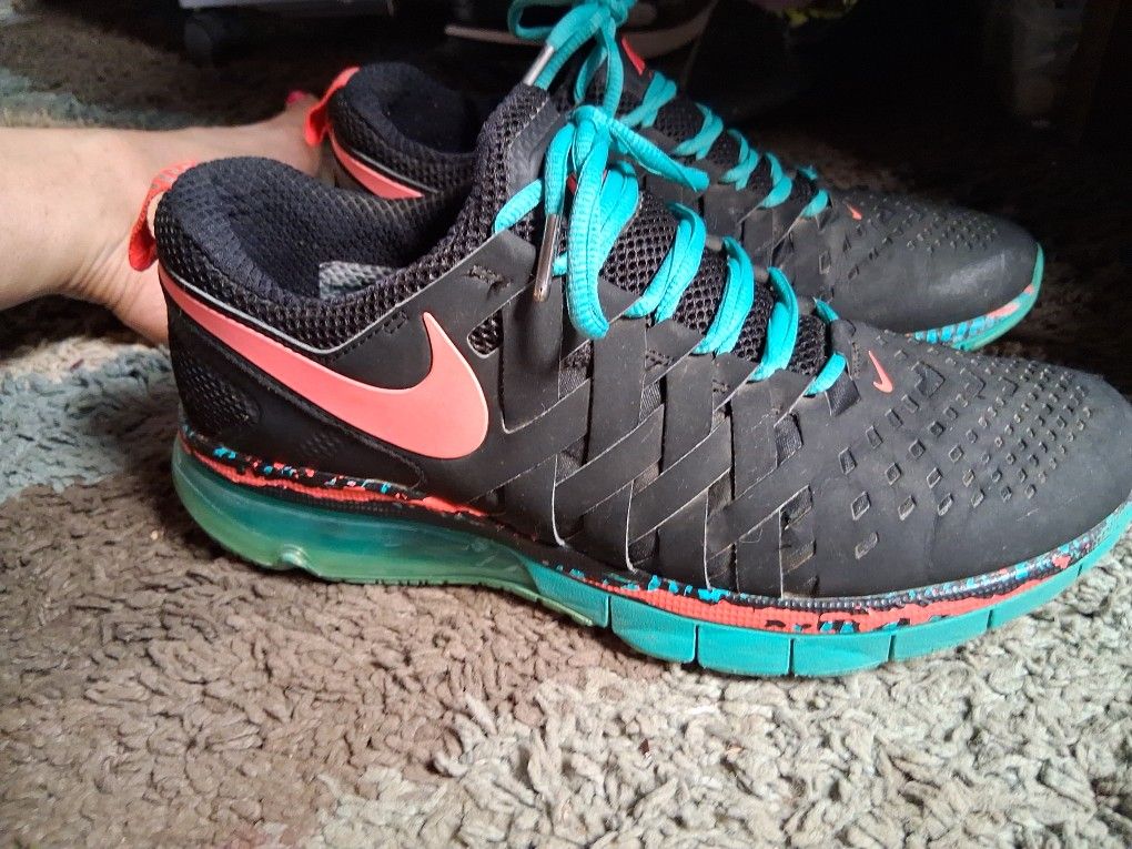 NIKE TRAINERS MENS SIZE10