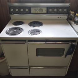 Hotpoint Electric Stove With Dual Ovens