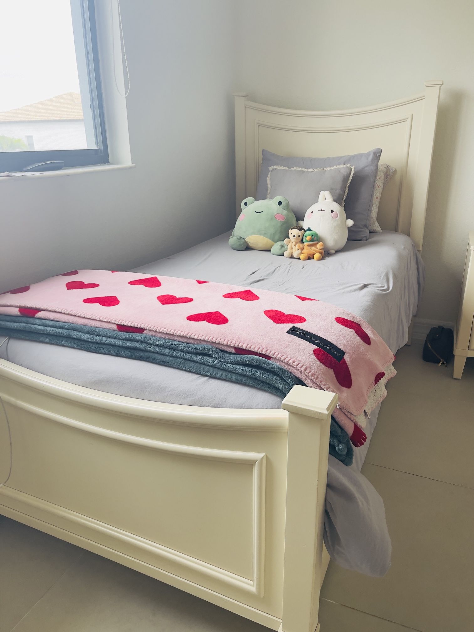 Girls Bedroom Set - Great Condition