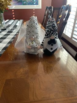 Wedding gnomes
