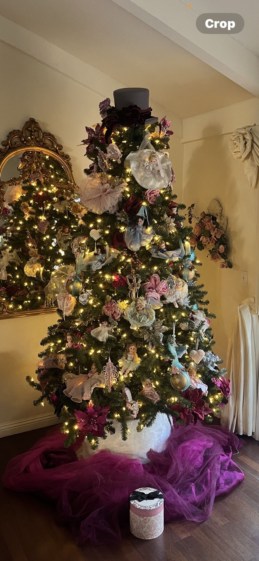 Artificial 7.5’ Pre Lit Brookwood Fir Christmas Tree – Like New + Box + Storage Container