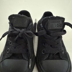 Toddler Converse Barely Worn In Great Condition Size 5