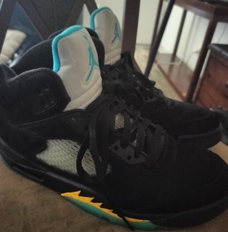 Air Jordan RETRO 5 MID AQUA SIZE 9 Pre Owned But Still Like New