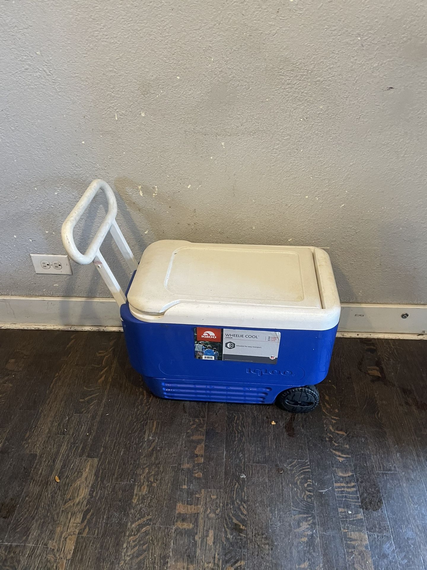 Igloo Wheelie Cool 38qt Rolling Cooler
