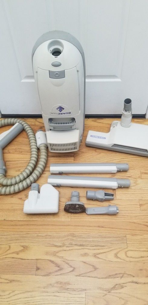 New Cond ELECTROLUX GARDIAN VACUUM CLEANER , ATTACHMENTS. , WORKS EXCELLENT , AMAZING POWER SUCTION , IN THE BOX