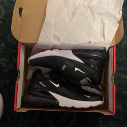 NIKE AIR MAX 270(GS)