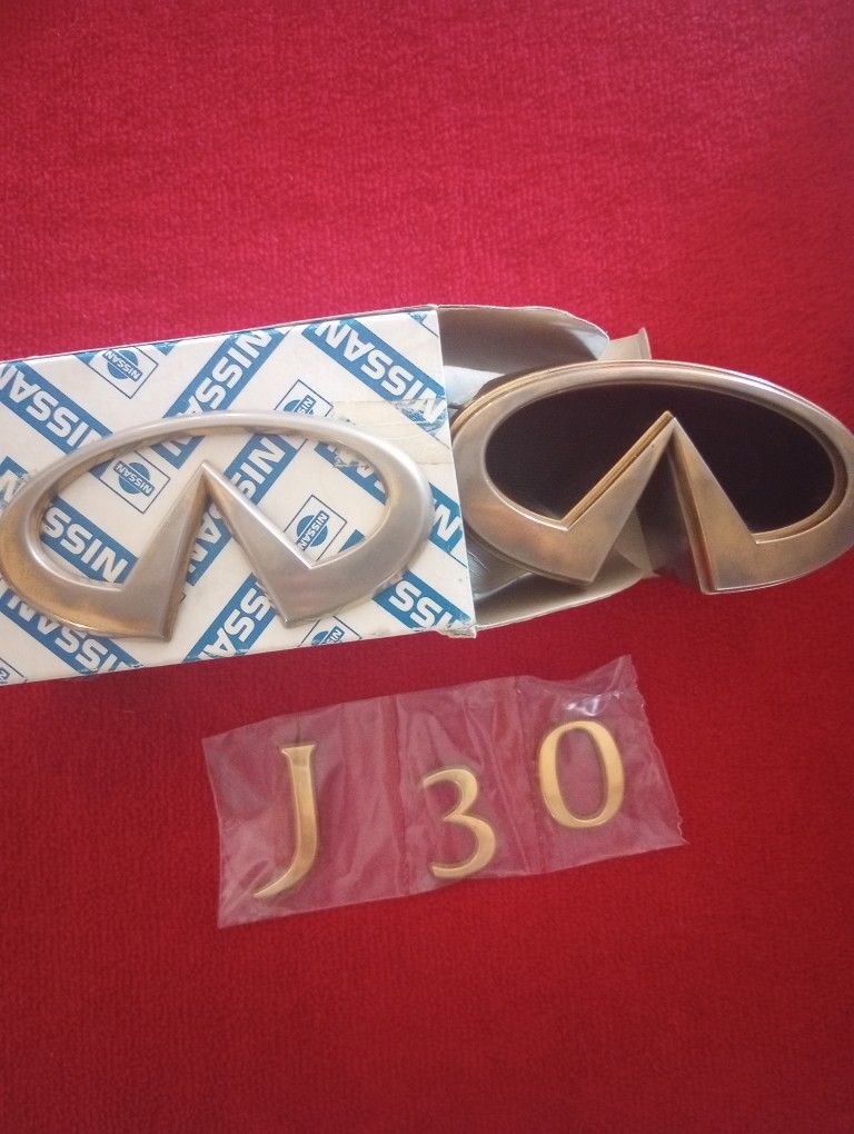 Gold Color Infiniti J 30 Logo Emblems