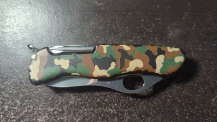 Victorinox One Hand Trekker, camouflage