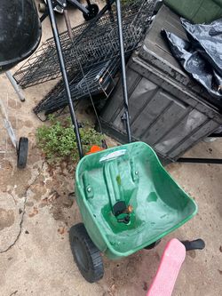 Scotts Turf Builder Broadcast Spreader