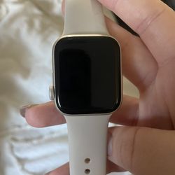 Apple Watch SE (40mm Aluminum Case Ion X Glass GPS WR-50 Meters)