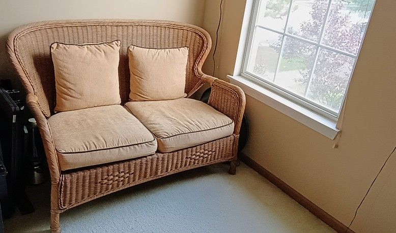 Very Nice Rattan Wicker Indoor Outdoor Patio Couch Loveseat with Cushions Loft Family Room Garage see our other great vintage jewelry art antiques sp