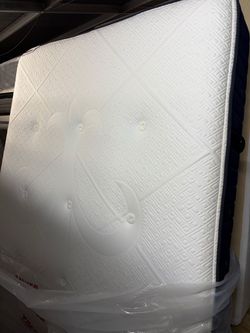 White Pillow Top Mattress with Navy Border