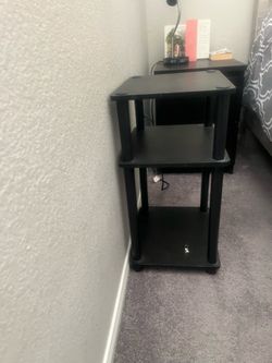 Black end table with 2 shelves